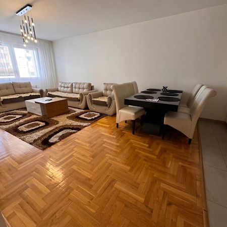 Big Spacious Apartment In Pej Center With Wi-Fi Peja Exteriör bild