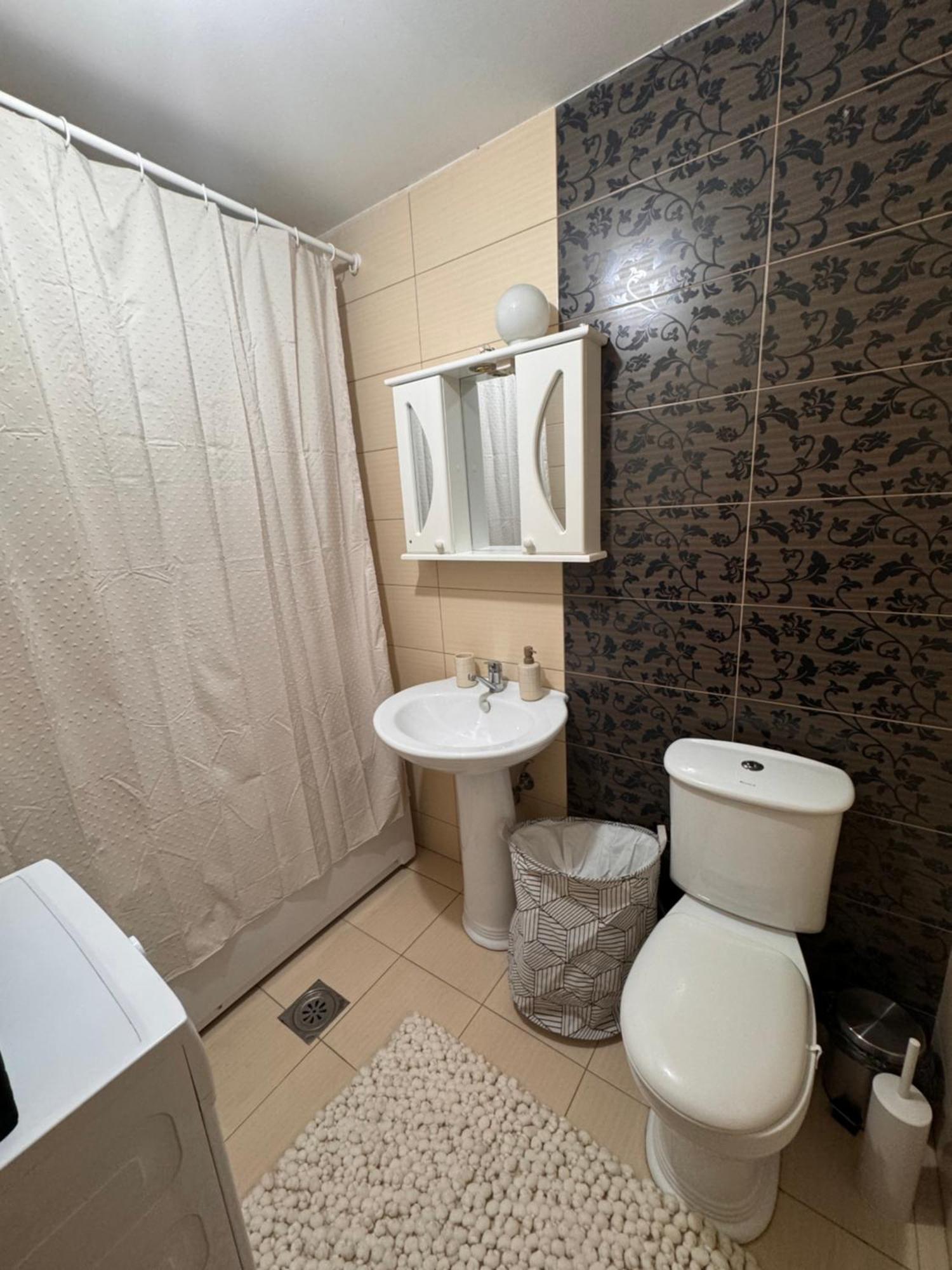 Big Spacious Apartment In Pej Center With Wi-Fi Peja Exteriör bild