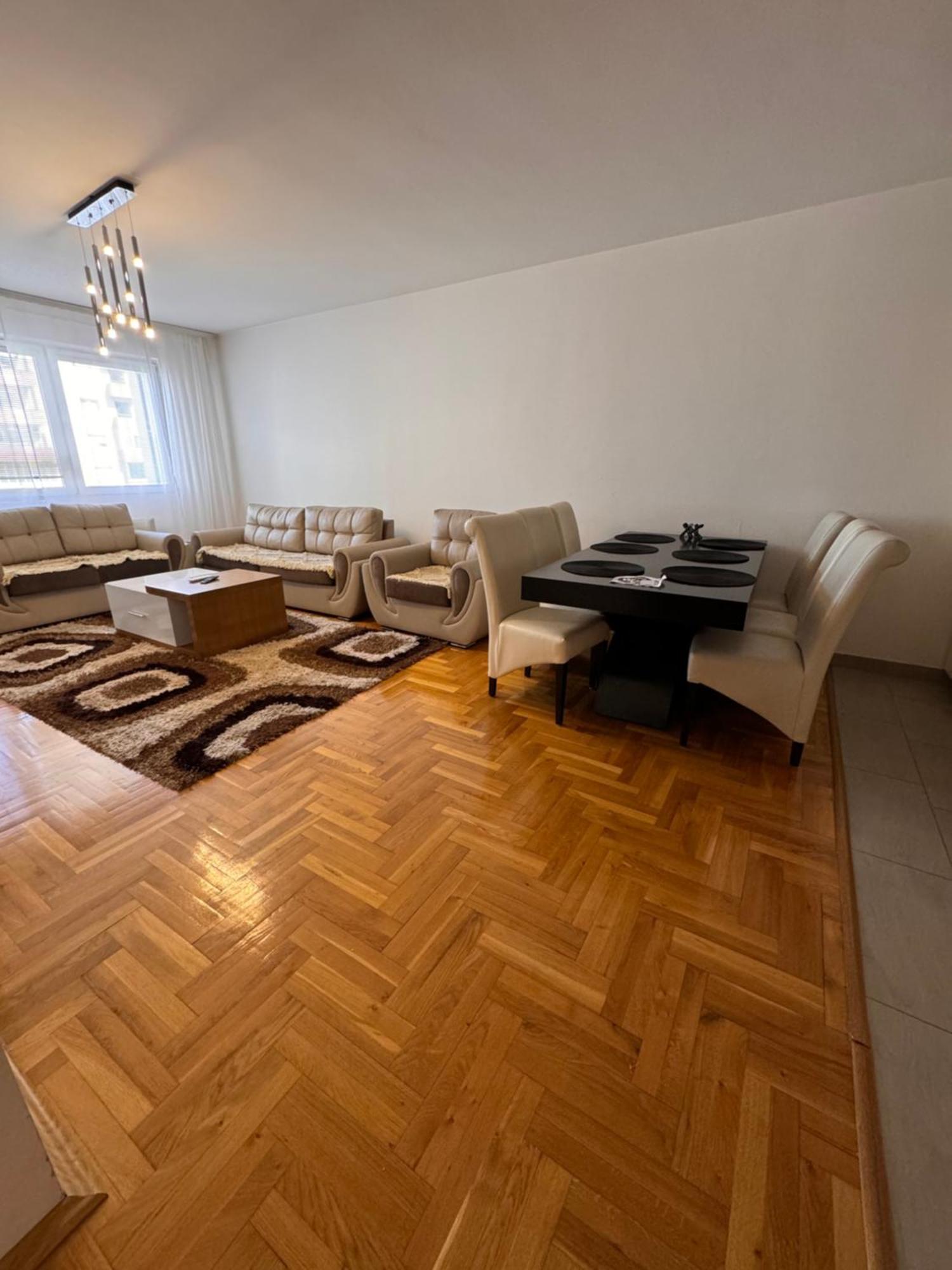 Big Spacious Apartment In Pej Center With Wi-Fi Peja Exteriör bild
