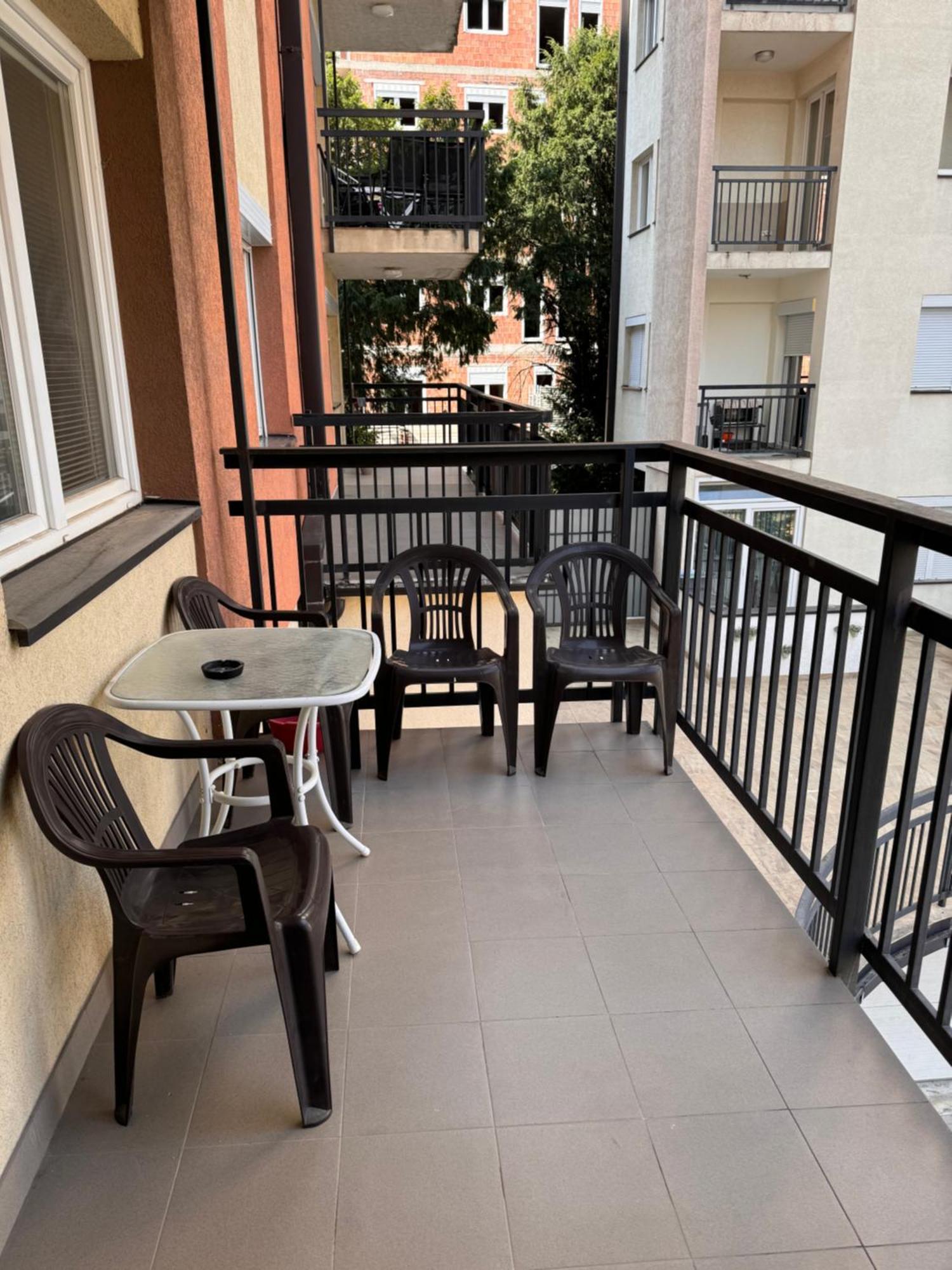 Big Spacious Apartment In Pej Center With Wi-Fi Peja Exteriör bild